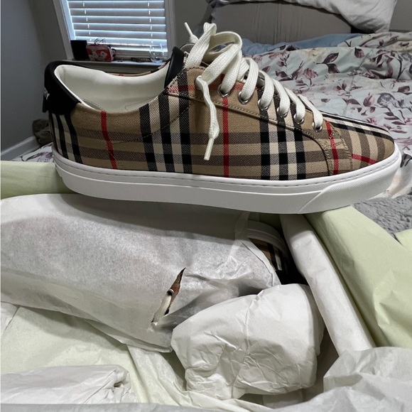Burberry Men's Plaid Sneakers - Beige Black and Red New never worn
